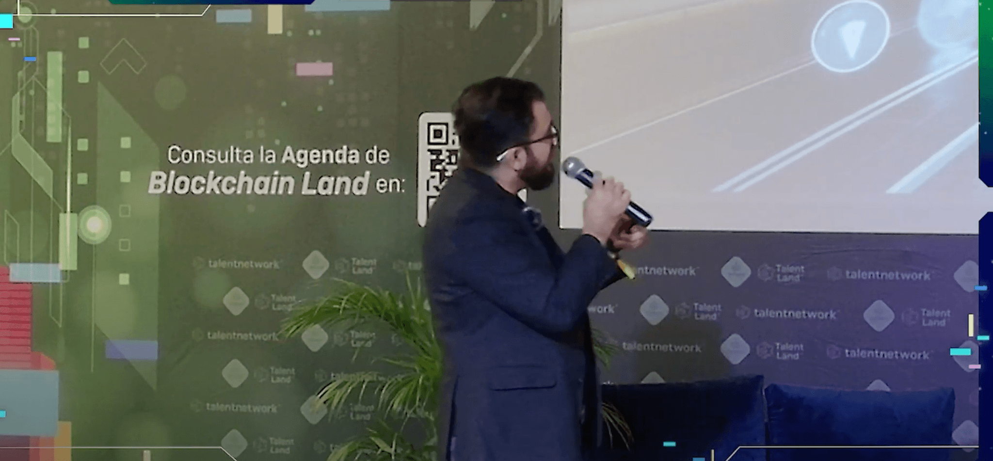 Conferencia: Sinergia entre Blockchain, VR, AR & AI - La convergencia de tecnologías revolucionarias como Blockchain, Realidad Virtual (VR), Realidad Aumentada (AR) e Inteligencia Artificial (IA) está forjando un nuevo paradigma en el mundo digital, prometiendo transformar la manera en que interactuamos, trabajamos y vivimos. Este tema, "La Sinergia entre Blockchain, VR, AR e IA", explorará las vastas posibilidades que surgen cuando estas poderosas tecnologías trabajan en conjunto, creando soluciones innovadoras y experiencias inmersivas que antes parecían imposibles. por JohnOlven en Guadalajara, Jalisco, México